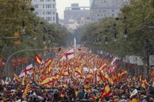 مئات الالاف  يتظاهرون في برشلونة ضد محاكمة قادة انفصال كتالونيا